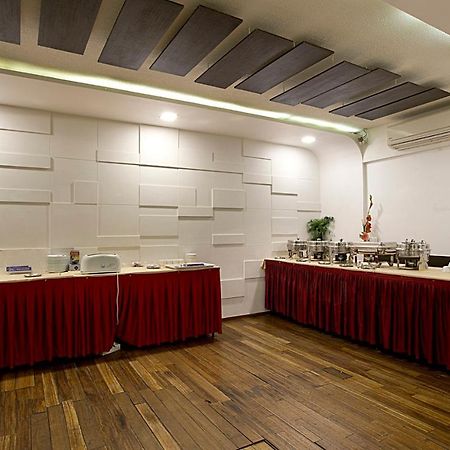 Hotel Planet Residency Мумбай Екстериор снимка