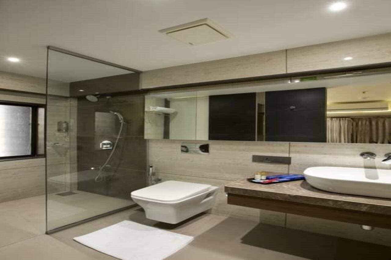 Hotel Planet Residency Мумбай Екстериор снимка