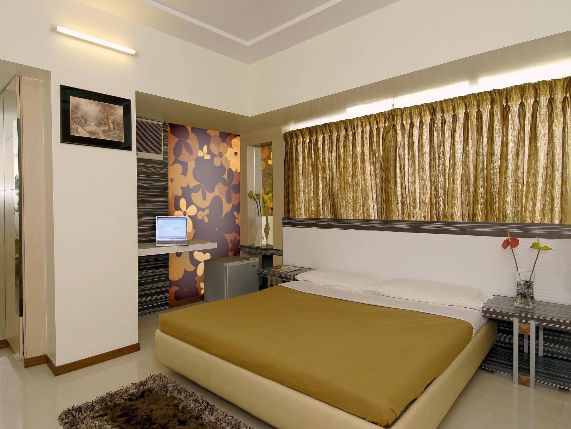 Hotel Planet Residency Мумбай Екстериор снимка