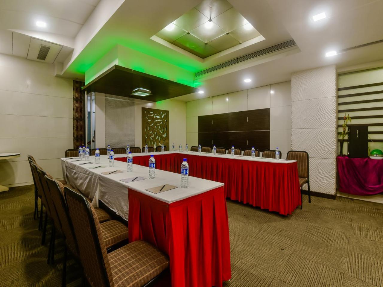 Hotel Planet Residency Мумбай Екстериор снимка