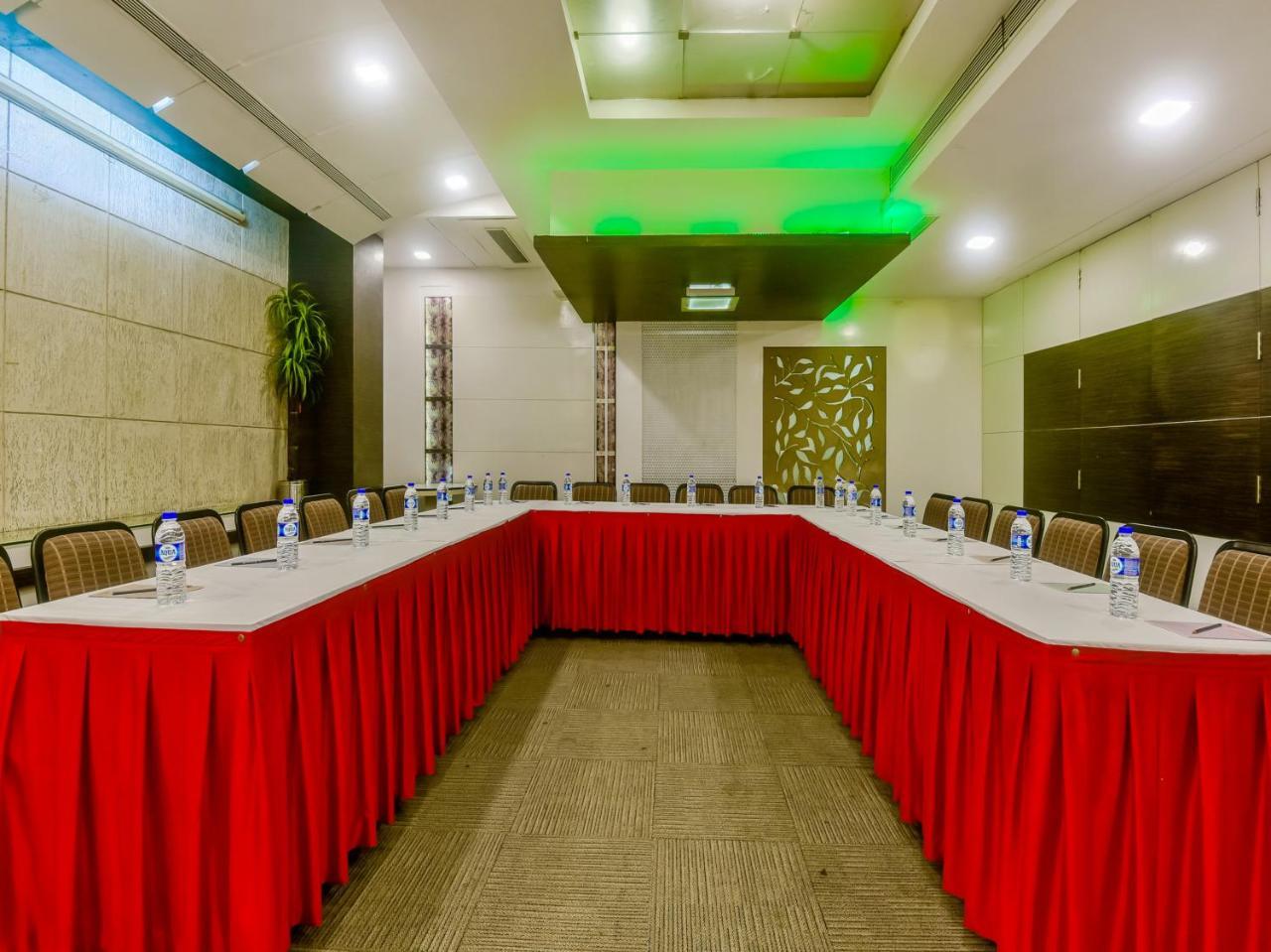 Hotel Planet Residency Мумбай Екстериор снимка